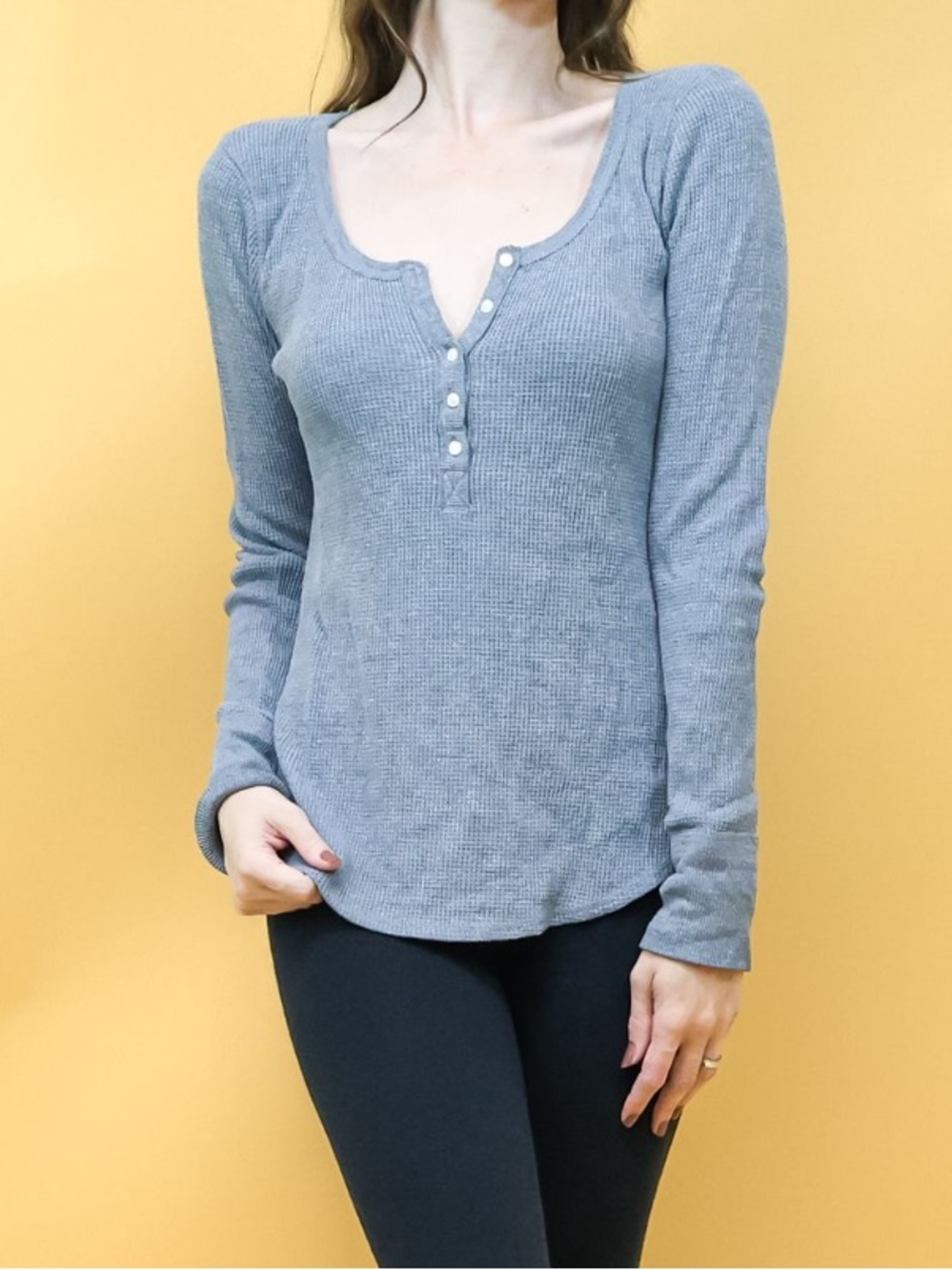 Abercrombie & Fitch Gray Long-Sleeve Henley Scoop Neck Top